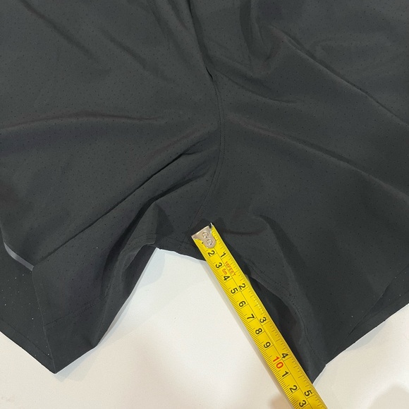 Men’s Lululemon Shorts - Small - Picture 7 of 7